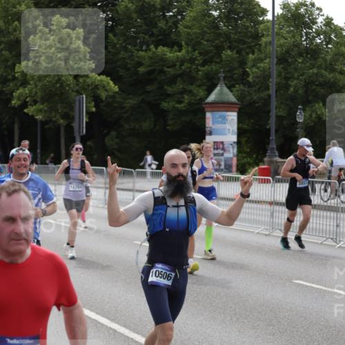 29.06.2025 - hella hamburg halbmarathon Jannik Wohlers http://msf.ph/oto/8301037 29.06.2025 10:37:16 Lombardsbrücke 1475, 2199, 2640, 2853, 3230, 3633, 5186, 5522, 5875, 6243, 6821, 6955, 7124, 7321, 7350, 9247, 9288, 9895, 10159, 10476, 10506, 10919, 11183, 11801, 11882, 11888, 12123, 12242, 12254, 12472, 12824, 13650, 14130, 14657, 16032, 16582, 16680, 16706, 16837, 17355, 17793, 17798, 18317, 18319, 18903 meine-sportfotos.de