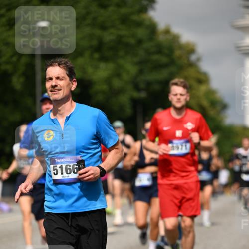 29.06.2025 - hella hamburg halbmarathon Dr. Thomas Lammeyer http://msf.ph/oto/8301040 29.06.2025 10:16:23 Kennedybrücke 1249, 1610, 1785, 1850, 1851, 2963, 2964, 3182, 3248, 3262, 3363, 4453, 5150, 5166, 5176, 6822, 6871, 7014, 7907, 8206, 8207, 8917, 8971, 9428, 10067, 10402, 10685, 11025 meine-sportfotos.de