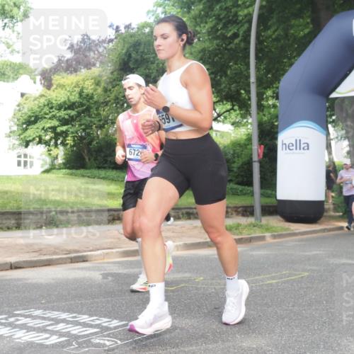 29.06.2025 - hella hamburg halbmarathon KatJ http://msf.ph/oto/8301060 29.06.2025 10:43:17 Zwischen KM18-KM19 1180, 4868, 6591, 6720, 8330, 8393 meine-sportfotos.de