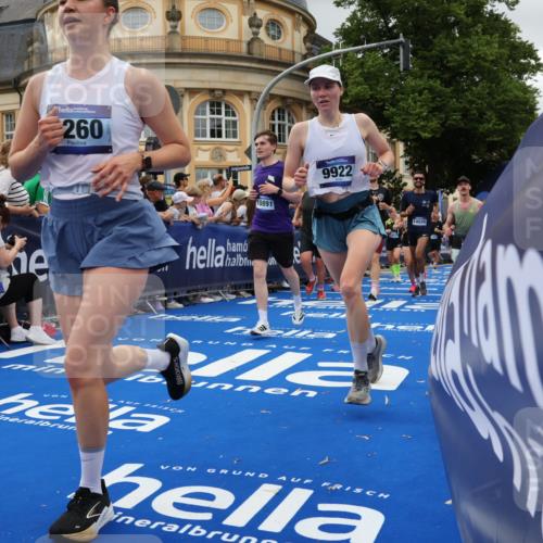 29.06.2025 - hella hamburg halbmarathon Strokosch-Dieckow http://msf.ph/oto/8301182 29.06.2025 10:53:52 Ziel 1422, 1706, 1815, 1870, 2432, 3096, 5607, 6260, 6374, 6481, 6877, 7177, 7395, 7918, 7973, 8285, 8394, 9922, 10529, 10891, 11789, 12413, 13032, 13869, 14026, 14175, 15502, 16477, 16538, 17740, 18249, 18418, 18487, 18759, 18831, 18879, 18915, 19177 meine-sportfotos.de