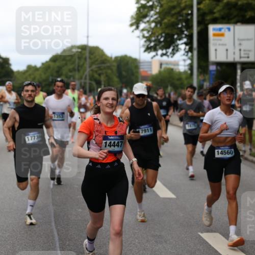29.06.2025 - hella hamburg halbmarathon Yannick Fuchs http://msf.ph/oto/8301240 29.06.2025 10:37:29 20KM 1353, 1675, 1735, 2653, 4229, 4318, 5011, 5124, 5477, 7026, 7508, 9364, 9371, 9534, 10099, 10251, 11177, 12153, 12723, 12839, 13746, 13807, 14201, 14226, 14447, 14484, 14560, 14813, 14849, 15255, 15328, 15535, 15706, 15851, 15921, 16333, 17733, 17911, 18004, 18274, 18275, 18304, 18449, 18659, 18987, 19009, 19229 meine-sportfotos.de