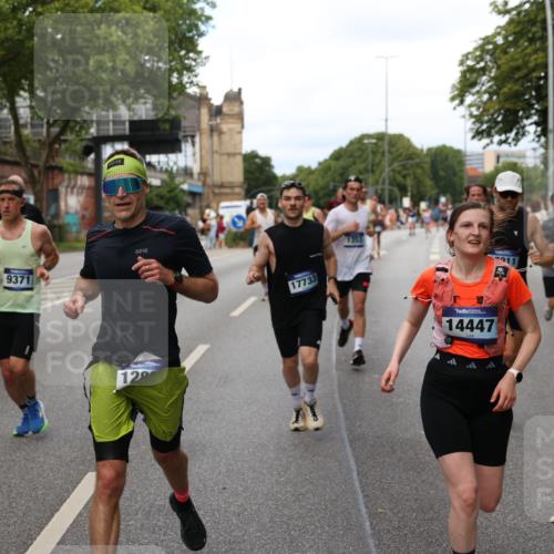 29.06.2025 - hella hamburg halbmarathon Yannick Fuchs http://msf.ph/oto/8301250 29.06.2025 10:37:30 20KM 1353, 1675, 1735, 2653, 4229, 4318, 5011, 5124, 5477, 7026, 7508, 7635, 9364, 9371, 9534, 10099, 10251, 11177, 12153, 12723, 12839, 13398, 13746, 13807, 14201, 14210, 14226, 14447, 14484, 14560, 14813, 14849, 15255, 15328, 15535, 15706, 15851, 15921, 16314, 17733, 17911, 18004, 18274, 18275, 18304, 18449, 18659, 18987, 19009, 19229 meine-sportfotos.de