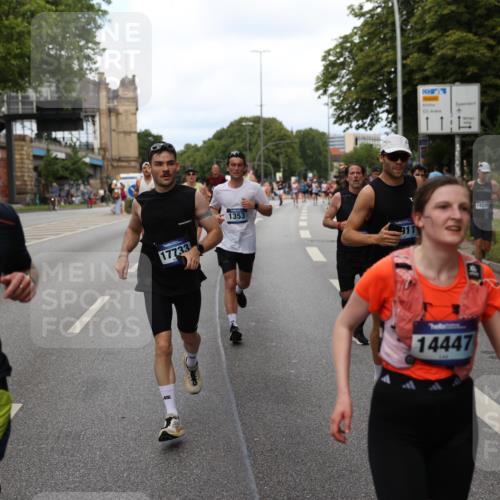 29.06.2025 - hella hamburg halbmarathon Yannick Fuchs http://msf.ph/oto/8301285 29.06.2025 10:37:30 20KM 1353, 1675, 1735, 2653, 4229, 4318, 5011, 5124, 5477, 7026, 7508, 7635, 9364, 9371, 9534, 10099, 10251, 11177, 12153, 12723, 12839, 13398, 13746, 13807, 14201, 14210, 14226, 14447, 14484, 14560, 14813, 14849, 15255, 15328, 15535, 15706, 15851, 15921, 16314, 17733, 17911, 18004, 18274, 18275, 18304, 18449, 18659, 18987, 19009, 19229 meine-sportfotos.de