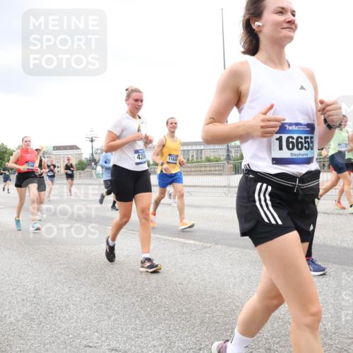 29.06.2025 - hella hamburg halbmarathon Lena Gebhardt http://msf.ph/oto/8301324 29.06.2025 10:56:24 Lombardsbrücke 1514, 4354, 1255, 11628, 16655, 13405, 133, 1047, 1113, 1738, 1909, 2095, 2143, 2307, 2793, 2887, 2915, 2991, 3257, 3268, 3438, 3520, 3614, 3675, 3676, 3953, 3987, 4083, 4354, 4473, 4773, 4836, 5237, 5306, 5438, 5580, 5693, 5757, 5911, 5994, 6494, 6690, 6968, 7025, 7028, 7090, 7307, 7516, 7616, 7711, 8005, 8108, 8305, 8517, 8606, 8766, 8939, 8943, 9172, 9210, 9383, 9435, 9606, 9838, 9910, 9948, 9953, 10555, 10569, 10571, 10640, 10740, 10784, 10987 meine-sportfotos.de
