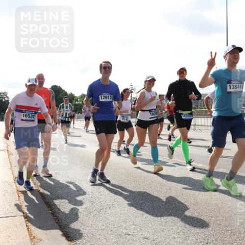 29.06.2025 - hella hamburg halbmarathon Lena Gebhardt http://msf.ph/oto/8301350 29.06.2025 09:59:38 Lombardsbrücke 16531, 12912, 9142, 1820, 18202, 13841, 1319, 1334, 1366, 1506, 1595, 1642, 1834, 1955, 2282, 2364, 2391, 2432, 2630, 2676, 3112, 3279, 3668, 3715, 3836, 4426, 4467, 4837, 4839, 5015, 5134, 5277, 5299, 5420, 5457, 5458, 5465, 5492, 5866, 6174, 6201, 6202, 6390, 6414, 6415, 6416, 7033, 7037, 7129, 7130, 7395, 7833, 8330, 8509, 8520, 8542, 8652, 8846, 8929, 9142, 9488, 9903, 9907, 9922, 9984, 10020, 10031, 10266, 11039, 11568, 11844 meine-sportfotos.de