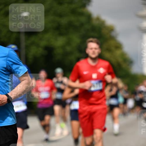 29.06.2025 - hella hamburg halbmarathon Dr. Thomas Lammeyer http://msf.ph/oto/8301363 29.06.2025 10:16:23 Kennedybrücke 1249, 1610, 1785, 1850, 1851, 2963, 2964, 3182, 3248, 3262, 3363, 4453, 5150, 5166, 5176, 6822, 6871, 7014, 7907, 8206, 8207, 8917, 8971, 9428, 10067, 10402, 10685, 11025 meine-sportfotos.de