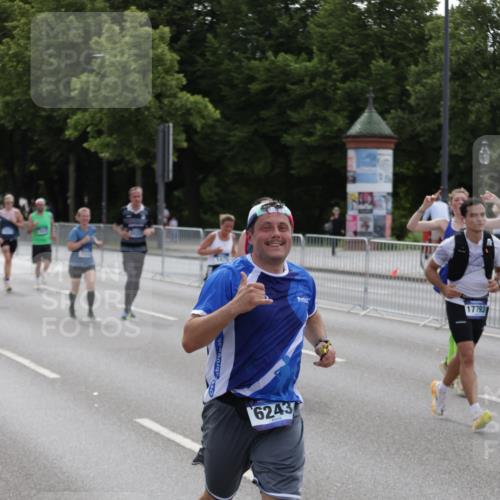 29.06.2025 - hella hamburg halbmarathon Jannik Wohlers http://msf.ph/oto/8301374 29.06.2025 10:37:17 Lombardsbrücke 1475, 2199, 2640, 2853, 3230, 3246, 3633, 5139, 5186, 5522, 5875, 6243, 6821, 6955, 7124, 7321, 7350, 9247, 9288, 9895, 10159, 10476, 10506, 10919, 11087, 11183, 11801, 11882, 11888, 12123, 12242, 12254, 12472, 12824, 13650, 14657, 16032, 16582, 16680, 16706, 17355, 17793, 17798, 18317, 18319, 18903 meine-sportfotos.de