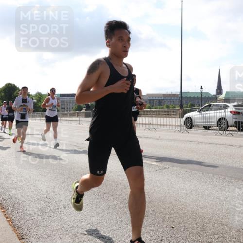 29.06.2025 - hella hamburg halbmarathon Lena Gebhardt http://msf.ph/oto/8301377 29.06.2025 09:47:03 Lombardsbrücke 56, 1053, 1396, 1407, 1411, 1577, 1910, 1959, 2243, 2563, 2774, 2836, 3005, 3790, 3935, 4740, 4944, 5048, 5152, 5193, 5660, 6032, 6305, 6473, 6683, 6915, 7080, 7466, 7622, 7628, 7831, 7867, 7972, 8312, 8323, 8366, 9376, 9508, 9519, 10477, 10771, 10927, 11055, 11304, 11370, 11661, 11898, 12204, 12447, 12899, 13148, 13199, 13493, 13494, 13729, 13771, 13972, 13991, 14069, 14310, 14385, 16811, 16957 meine-sportfotos.de