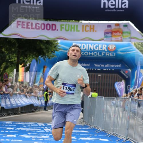 29.06.2025 - hella hamburg halbmarathon Strokosch-Dieckow http://msf.ph/oto/8301379 29.06.2025 10:16:36 Ziel 3944, 11864 meine-sportfotos.de