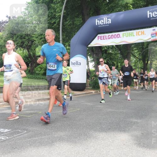 29.06.2025 - hella hamburg halbmarathon KatJ http://msf.ph/oto/8301382 29.06.2025 10:43:21 Zwischen KM18-KM19 3042, 5418, 6591, 6720, 8255, 8393 meine-sportfotos.de