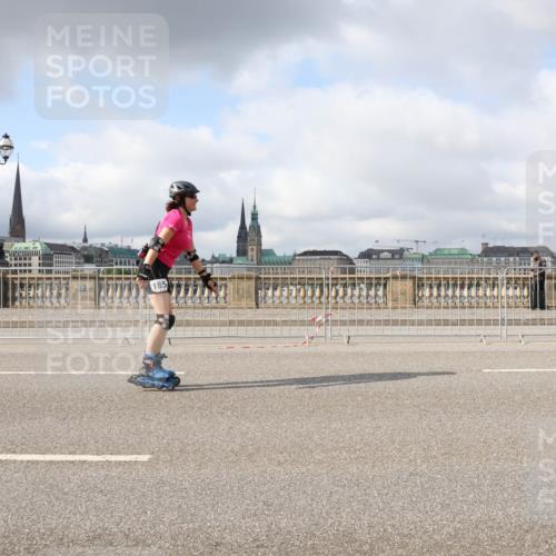 29.06.2025 - hella hamburg halbmarathon Lena Gebhardt http://msf.ph/oto/8301396 29.06.2025 09:06:39 Lombardsbrücke  meine-sportfotos.de