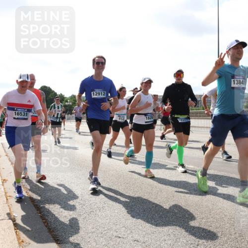 29.06.2025 - hella hamburg halbmarathon Lena Gebhardt http://msf.ph/oto/8301418 29.06.2025 09:59:38 Lombardsbrücke 16531, 20, 12912, 9142, 1820, 13841, 1319, 1334, 1366, 1506, 1595, 1642, 1834, 1955, 2282, 2364, 2391, 2432, 2630, 2676, 3112, 3279, 3668, 3715, 3836, 4426, 4467, 4837, 4839, 5015, 5134, 5277, 5299, 5420, 5457, 5458, 5465, 5492, 5866, 6174, 6201, 6202, 6390, 6414, 6415, 6416, 7033, 7037, 7129, 7130, 7395, 7833, 8330, 8509, 8520, 8542, 8652, 8846, 8929, 9142, 9488, 9903, 9907, 9922, 9984, 10020, 10031, 10266, 11039, 11568, 11844 meine-sportfotos.de
