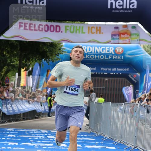 29.06.2025 - hella hamburg halbmarathon Strokosch-Dieckow http://msf.ph/oto/8301489 29.06.2025 10:16:36 Ziel 3944, 11864 meine-sportfotos.de