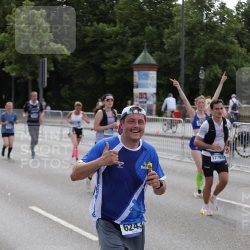 29.06.2025 - hella hamburg halbmarathon Jannik Wohlers http://msf.ph/oto/8301508 29.06.2025 10:37:17 Lombardsbrücke 1475, 2199, 2640, 2853, 3230, 3246, 3633, 5139, 5186, 5522, 5875, 6243, 6821, 6955, 7124, 7321, 7350, 9247, 9288, 9895, 10159, 10476, 10506, 10919, 11087, 11183, 11801, 11882, 11888, 12123, 12242, 12254, 12472, 12824, 13650, 14657, 16032, 16582, 16680, 16706, 17355, 17793, 17798, 18317, 18319, 18903 meine-sportfotos.de
