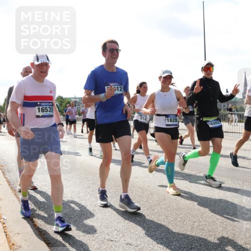 29.06.2025 - hella hamburg halbmarathon Lena Gebhardt http://msf.ph/oto/8301509 29.06.2025 09:59:39 Lombardsbrücke 16531, 12, 9142, 1820, 18202, 138, 1319, 1334, 1366, 1506, 1595, 1642, 1834, 1955, 2282, 2348, 2364, 2391, 2432, 2630, 2676, 3112, 3279, 3668, 3836, 4426, 4467, 4837, 4839, 5015, 5134, 5277, 5299, 5420, 5457, 5458, 5465, 5492, 5866, 6174, 6201, 6202, 6390, 6414, 6415, 6416, 6587, 7037, 7129, 7130, 7395, 7833, 8330, 8509, 8520, 8542, 8652, 8846, 8929, 9142, 9488, 9903, 9907, 9922, 9984, 10020, 10031, 10266, 11039, 11568, 11844 meine-sportfotos.de