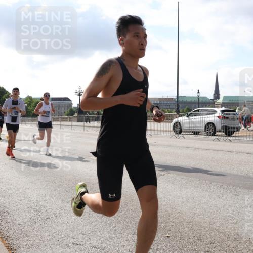 29.06.2025 - hella hamburg halbmarathon Lena Gebhardt http://msf.ph/oto/8301510 29.06.2025 09:47:03 Lombardsbrücke 110, 2543, 13148, 1053, 1396, 1407, 1411, 1577, 1910, 1959, 2243, 2563, 2774, 2836, 3005, 3790, 3935, 4740, 4944, 5048, 5152, 5193, 5660, 6032, 6305, 6473, 6683, 6915, 7080, 7466, 7622, 7628, 7831, 7867, 7972, 8312, 8323, 8366, 9376, 9508, 9519, 10477, 10771, 10927, 11055, 11304, 11370, 11661, 11898, 12204, 12447, 12899, 13148, 13199, 13493, 13494, 13729, 13771, 13972, 13991, 14069, 14310, 14385, 16811, 16957 meine-sportfotos.de