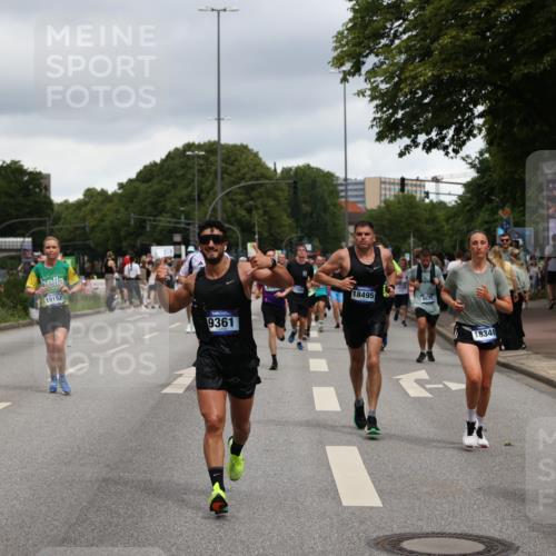 29.06.2025 - hella hamburg halbmarathon Yannick Fuchs http://msf.ph/oto/8301527 29.06.2025 10:49:56 20KM 1130, 1180, 2378, 2982, 3042, 3048, 4951, 5287, 5465, 5672, 5721, 6759, 7646, 7742, 8255, 8311, 8330, 8639, 8863, 9361, 9562, 9622, 11039, 11143, 11309, 11554, 11638, 12196, 12515, 12858, 13474, 14363, 14461, 15134, 15184, 16043, 16375, 16401, 16434, 16625, 16786, 17468, 17615, 18125, 18212, 18325, 18340, 18495, 18531, 18634, 18741, 18746, 18835, 18966, 19120, 19152 meine-sportfotos.de