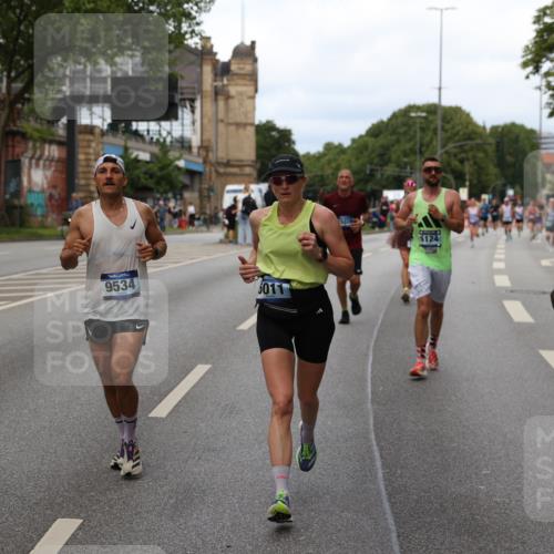 29.06.2025 - hella hamburg halbmarathon Yannick Fuchs http://msf.ph/oto/8301535 29.06.2025 10:37:33 20KM 1353, 1675, 1735, 2653, 4229, 4318, 5011, 5124, 5477, 7026, 7508, 7635, 9364, 9371, 9534, 10099, 10237, 10251, 11177, 12153, 12723, 12776, 13398, 13746, 13807, 14201, 14210, 14226, 14484, 14560, 14849, 15255, 15328, 15706, 15851, 15921, 16314, 16338, 17733, 18004, 18274, 18304, 18449, 18659, 18987, 19009, 19038, 19229 meine-sportfotos.de