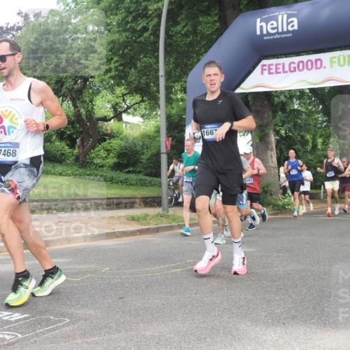 29.06.2025 - hella hamburg halbmarathon KatJ http://msf.ph/oto/8301546 29.06.2025 10:43:23 Zwischen KM18-KM19 1972, 2982, 3042, 4152, 4594, 5418, 7037, 8255, 8393 meine-sportfotos.de