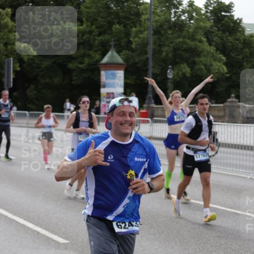 29.06.2025 - hella hamburg halbmarathon Jannik Wohlers http://msf.ph/oto/8301582 29.06.2025 10:37:17 Lombardsbrücke 1475, 2199, 2640, 2853, 3230, 3246, 3633, 5139, 5186, 5522, 5875, 6243, 6821, 6955, 7124, 7321, 7350, 9247, 9288, 9895, 10159, 10476, 10506, 10919, 11087, 11183, 11801, 11882, 11888, 12123, 12242, 12254, 12472, 12824, 13650, 14657, 16032, 16582, 16680, 16706, 17355, 17793, 17798, 18317, 18319, 18903 meine-sportfotos.de