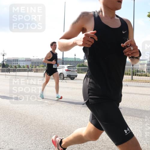 29.06.2025 - hella hamburg halbmarathon Lena Gebhardt http://msf.ph/oto/8301588 29.06.2025 09:47:03 Lombardsbrücke 17877, 1314, 144, 1053, 1396, 1407, 1411, 1577, 1910, 1959, 2243, 2563, 2774, 2836, 3005, 3790, 3935, 4740, 4944, 5048, 5152, 5193, 5660, 6032, 6305, 6473, 6683, 6915, 7080, 7466, 7622, 7628, 7831, 7867, 7972, 8312, 8323, 8366, 9376, 9508, 9519, 10477, 10771, 10927, 11055, 11304, 11370, 11661, 11898, 12204, 12447, 12899, 13148, 13199, 13493, 13494, 13729, 13771, 13972, 13991, 14069, 14310, 14385, 16811, 16957 meine-sportfotos.de