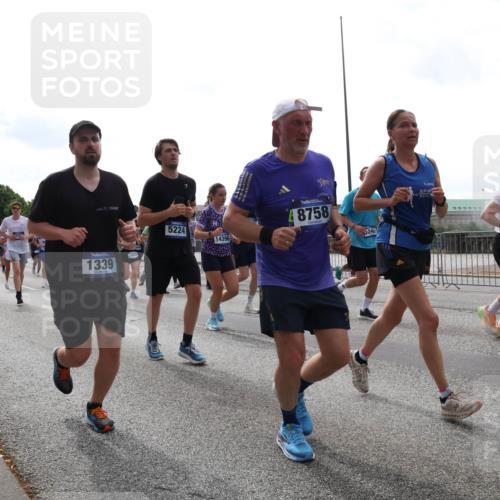29.06.2025 - hella hamburg halbmarathon Lena Gebhardt http://msf.ph/oto/8301624 29.06.2025 10:37:09 Lombardsbrücke 1339, 5224, 14396, 8758, 24, 15475, 1022, 1118, 1253, 1276, 1337, 1339, 1488, 1490, 1597, 1819, 1948, 1952, 1954, 2016, 2031, 2072, 2104, 2272, 2480, 2486, 2552, 2588, 3127, 3165, 3714, 3873, 3895, 4084, 4097, 4347, 4618, 4733, 4762, 4996, 5146, 5224, 5538, 5560, 5640, 5786, 5789, 5790, 5940, 6156, 6172, 6359, 6584, 6804, 7085, 7202, 7235, 7544, 7707, 7773, 7823, 8007, 8257, 8258, 8315, 8499, 8758, 8811, 8843, 8936, 8937, 9054, 9055, 9295, 9500, 9524, 9694 meine-sportfotos.de