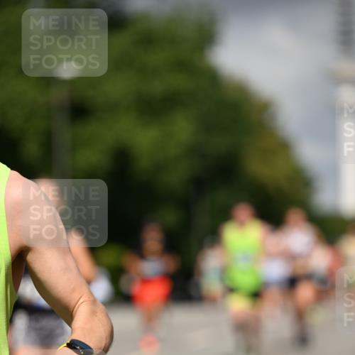 29.06.2025 - hella hamburg halbmarathon Dr. Thomas Lammeyer http://msf.ph/oto/8301659 29.06.2025 09:54:03 Kennedybrücke 1209, 1358, 1688, 1697, 1882, 2568, 2675, 2826, 3332, 3626, 4205, 4229, 4380, 4398, 4823, 5409, 5472, 5508, 5745, 6080, 6458, 6529, 6649, 6686, 6687, 7026, 7110, 8450, 8958, 9017, 9116, 9302, 9365, 10218, 10783, 10922, 11281, 11284, 11305, 11379 meine-sportfotos.de