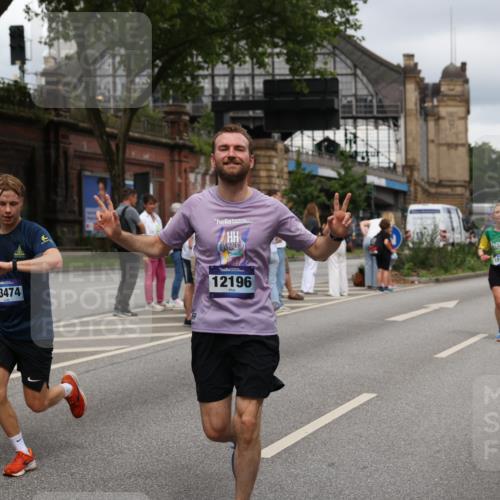 29.06.2025 - hella hamburg halbmarathon Yannick Fuchs http://msf.ph/oto/8301670 29.06.2025 10:49:56 20KM 1130, 1180, 2378, 2982, 3042, 3048, 4951, 5287, 5465, 5672, 5721, 6759, 7646, 7742, 8255, 8311, 8330, 8639, 8863, 9361, 9562, 9622, 11039, 11143, 11309, 11554, 11638, 12196, 12515, 12858, 13474, 14363, 14461, 15134, 15184, 16043, 16375, 16401, 16434, 16625, 16786, 17468, 17615, 18125, 18212, 18325, 18340, 18495, 18531, 18634, 18741, 18746, 18835, 18966, 19120, 19152 meine-sportfotos.de