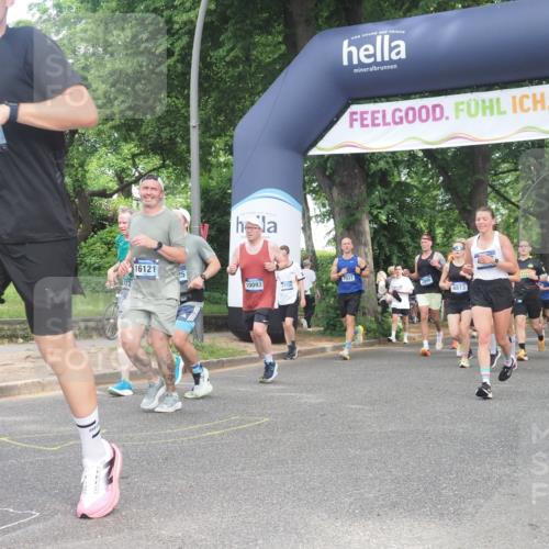 29.06.2025 - hella hamburg halbmarathon KatJ http://msf.ph/oto/8301694 29.06.2025 10:43:24 Zwischen KM18-KM19 1972, 2741, 2982, 2996, 3042, 4152, 4594, 4813, 5418, 7037, 8255, 8393 meine-sportfotos.de