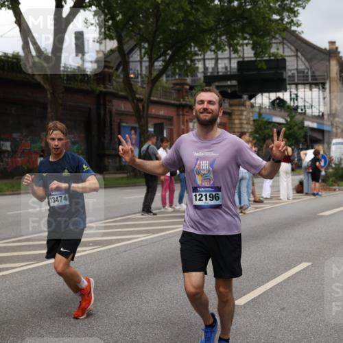 29.06.2025 - hella hamburg halbmarathon Yannick Fuchs http://msf.ph/oto/8301715 29.06.2025 10:49:56 20KM 1130, 1180, 2378, 2982, 3042, 3048, 4951, 5287, 5465, 5672, 5721, 6759, 7646, 7742, 8255, 8311, 8330, 8639, 8863, 9361, 9562, 9622, 11039, 11143, 11309, 11554, 11638, 12196, 12515, 12858, 13474, 14363, 14461, 15134, 15184, 16043, 16375, 16401, 16434, 16625, 16786, 17468, 17615, 18125, 18212, 18325, 18340, 18495, 18531, 18634, 18741, 18746, 18835, 18966, 19120, 19152 meine-sportfotos.de