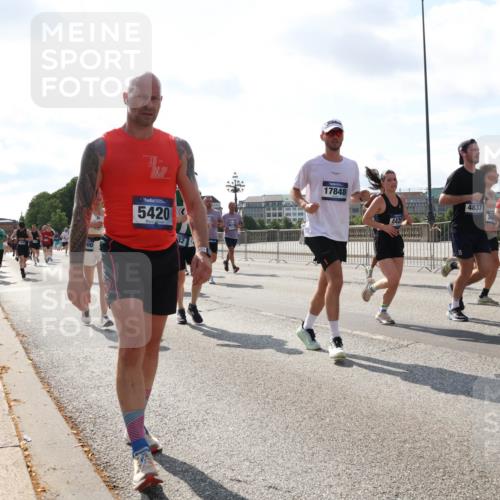 29.06.2025 - hella hamburg halbmarathon Lena Gebhardt http://msf.ph/oto/8301744 29.06.2025 09:59:40 Lombardsbrücke 00, 5420, 32, 17848, 4837, 15, 1319, 1334, 1366, 1595, 1642, 1834, 1914, 1955, 2282, 2348, 2364, 2391, 2432, 2630, 2676, 2910, 3112, 3279, 3668, 3836, 4426, 4467, 4772, 4837, 4839, 5015, 5134, 5277, 5299, 5457, 5458, 5465, 5492, 5866, 6174, 6201, 6202, 6414, 6415, 6416, 6587, 7037, 7129, 7130, 7395, 7833, 8330, 8509, 8520, 8542, 8652, 8846, 8929, 9142, 9488, 9903, 9907, 9922, 9984, 10020, 10031, 10266, 11039, 11568, 11844 meine-sportfotos.de