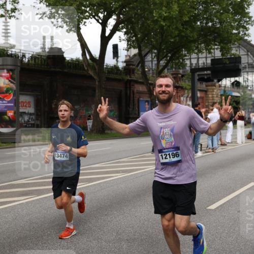 29.06.2025 - hella hamburg halbmarathon Yannick Fuchs http://msf.ph/oto/8301849 29.06.2025 10:49:57 20KM 1130, 1180, 1877, 2378, 2982, 3042, 3048, 4951, 5287, 5465, 5672, 5721, 6759, 7646, 7742, 8255, 8311, 8330, 8639, 8863, 9361, 9562, 9622, 11039, 11143, 11309, 11554, 11638, 12196, 12515, 12858, 13474, 14363, 14461, 15134, 15184, 16043, 16375, 16401, 16434, 16625, 16786, 17468, 17615, 18117, 18125, 18212, 18325, 18340, 18495, 18531, 18634, 18741, 18746, 18835, 18966, 19120, 19152 meine-sportfotos.de