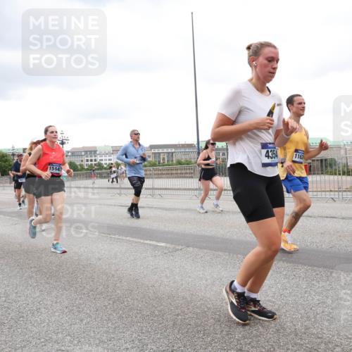 29.06.2025 - hella hamburg halbmarathon Lena Gebhardt http://msf.ph/oto/8301858 29.06.2025 10:56:24 Lombardsbrücke 1129, 1544, 12551, 4354, 1162, 1047, 1113, 1738, 1909, 2095, 2143, 2307, 2793, 2887, 2915, 2991, 3257, 3268, 3438, 3520, 3614, 3675, 3676, 3953, 3987, 4083, 4354, 4473, 4773, 4836, 5237, 5306, 5438, 5580, 5693, 5757, 5911, 5994, 6494, 6690, 6968, 7025, 7028, 7090, 7307, 7516, 7616, 7711, 8005, 8108, 8305, 8517, 8606, 8766, 8939, 8943, 9172, 9210, 9383, 9435, 9606, 9838, 9910, 9948, 9953, 10555, 10569, 10571, 10640, 10740, 10784, 10987 meine-sportfotos.de