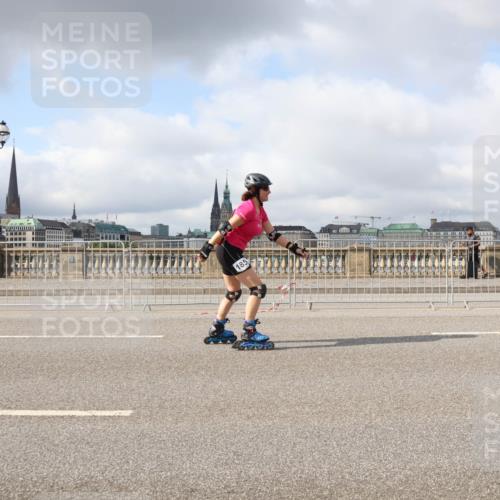 29.06.2025 - hella hamburg halbmarathon Lena Gebhardt http://msf.ph/oto/8301860 29.06.2025 09:06:39 Lombardsbrücke  meine-sportfotos.de