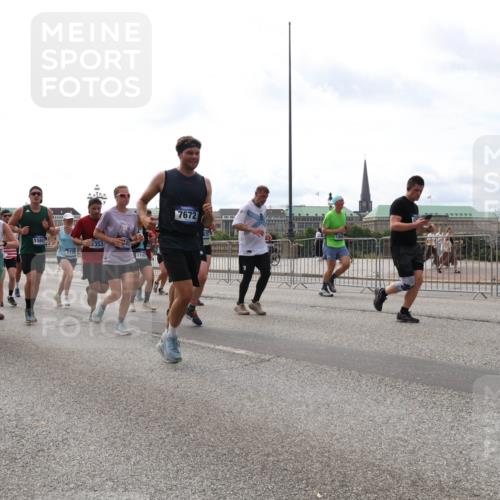 29.06.2025 - hella hamburg halbmarathon Lena Gebhardt http://msf.ph/oto/8301916 29.06.2025 10:21:53 Lombardsbrücke 18439, 7075, 1078, 2315, 1584, 1158, 1142, 7672, 1003, 1072, 1158, 1191, 1250, 1294, 1401, 1668, 1958, 1963, 2009, 2063, 2172, 2315, 2353, 2514, 2529, 2744, 3050, 3172, 3458, 3606, 3768, 3770, 3825, 3826, 3995, 4046, 4289, 4366, 4375, 4376, 4697, 4786, 5122, 5412, 5641, 5759, 5957, 6086, 6103, 6475, 6676, 6805, 6881, 7075, 7162, 7612, 7672, 7781, 8095, 8286, 8431, 8715, 8860, 8896, 8954, 8959, 9002, 9062, 9369, 9483, 9499, 9532, 9624, 10374, 10874 meine-sportfotos.de