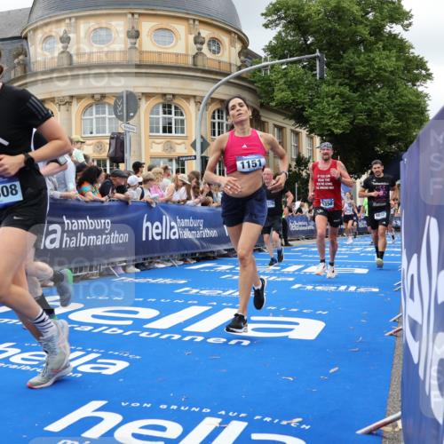 29.06.2025 - hella hamburg halbmarathon Strokosch-Dieckow http://msf.ph/oto/8301954 29.06.2025 10:54:03 Ziel 1151, 1410, 1815, 2432, 3096, 3208, 3209, 5638, 6294, 6356, 6374, 6481, 6581, 7918, 8390, 8394, 9032, 9791, 11499, 11789, 12379, 13032, 13397, 13794, 13869, 15524, 16871, 17348, 18308 meine-sportfotos.de