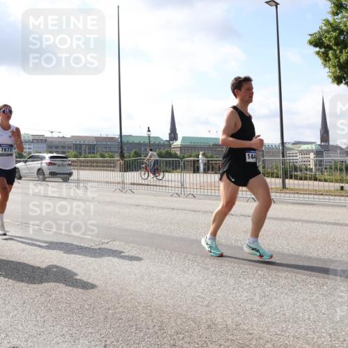 29.06.2025 - hella hamburg halbmarathon Lena Gebhardt http://msf.ph/oto/8301966 29.06.2025 09:47:04 Lombardsbrücke 13148, 17877, 144, 1002, 1053, 1396, 1407, 1411, 1577, 1910, 1959, 2228, 2243, 2563, 2774, 2836, 3005, 3790, 3935, 4740, 4944, 5048, 5152, 5193, 5660, 6032, 6305, 6473, 6683, 6915, 7080, 7466, 7622, 7628, 7831, 7867, 7972, 8312, 8323, 8366, 9376, 9508, 9519, 10477, 10771, 10927, 11055, 11304, 11370, 11661, 11898, 12204, 12447, 12899, 13148, 13199, 13493, 13494, 13729, 13771, 13972, 13991, 14069, 14310, 14385, 16811, 16957 meine-sportfotos.de