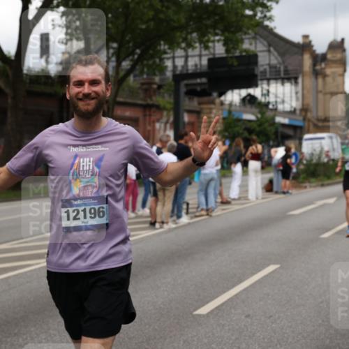 29.06.2025 - hella hamburg halbmarathon Yannick Fuchs http://msf.ph/oto/8301970 29.06.2025 10:49:57 20KM 1130, 1180, 1877, 2378, 2982, 3042, 3048, 4951, 5287, 5465, 5672, 5721, 6759, 7646, 7742, 8255, 8311, 8330, 8639, 8863, 9361, 9562, 9622, 11039, 11143, 11309, 11554, 11638, 12196, 12515, 12858, 13474, 14363, 14461, 15134, 15184, 16043, 16375, 16401, 16434, 16625, 16786, 17468, 17615, 18117, 18125, 18212, 18325, 18340, 18495, 18531, 18634, 18741, 18746, 18835, 18966, 19120, 19152 meine-sportfotos.de