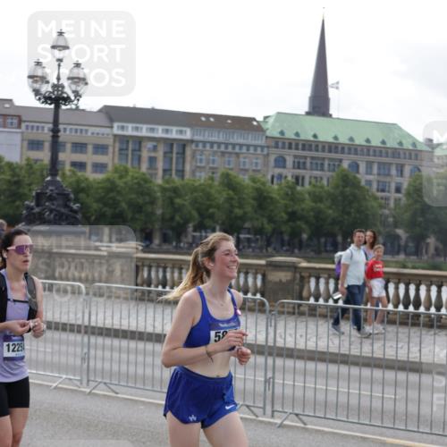 29.06.2025 - hella hamburg halbmarathon Jannik Wohlers http://msf.ph/oto/8301975 29.06.2025 10:37:19 Lombardsbrücke 1475, 1985, 2199, 2853, 3230, 3246, 3633, 5139, 5522, 5875, 6243, 6955, 7124, 7321, 7350, 8985, 9247, 9288, 9895, 10159, 10506, 10836, 10919, 11087, 11183, 11801, 11882, 11888, 12123, 12242, 12254, 12472, 12824, 13650, 14657, 16032, 16582, 16680, 16706, 17355, 17389, 17793, 17798, 18317, 18319 meine-sportfotos.de