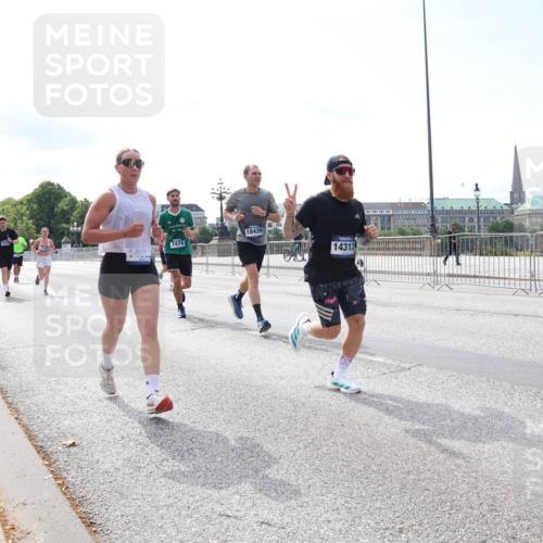 29.06.2025 - hella hamburg halbmarathon Lena Gebhardt http://msf.ph/oto/8302035 29.06.2025 10:12:11 Lombardsbrücke 1062, 1328, 1790, 1850, 1992, 2661, 3262, 3363, 3746, 4227, 4453, 4499, 5176, 5379, 5605, 6822, 6871, 6966, 7474, 7571, 9191, 9253, 9254, 9405, 9428, 9705, 10042, 10409, 10685, 11507, 11509, 11525, 11537, 11581, 11917, 12473, 13171, 13177, 13542, 13958, 14060, 14196, 14313, 14384, 14863, 14868, 15137, 16379, 16976, 17638, 17774, 18261, 18395, 18429, 18655 meine-sportfotos.de