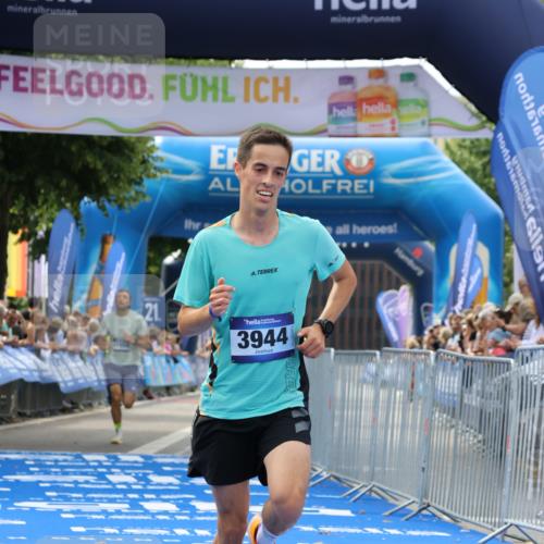 29.06.2025 - hella hamburg halbmarathon Strokosch-Dieckow http://msf.ph/oto/8302069 29.06.2025 10:16:30 Ziel 3944, 11864 meine-sportfotos.de