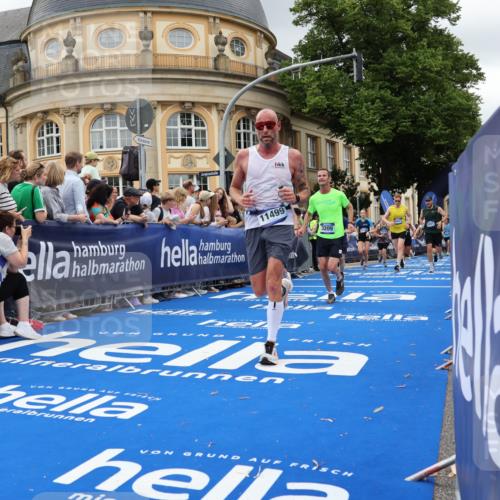 29.06.2025 - hella hamburg halbmarathon Strokosch-Dieckow http://msf.ph/oto/8302130 29.06.2025 10:54:06 Ziel 1151, 1410, 1815, 3096, 3208, 3209, 3898, 5638, 6294, 6356, 6443, 6581, 8390, 9032, 9791, 11499, 12213, 12379, 13397, 13794, 15169, 15524, 16780, 16871, 17348, 18308 meine-sportfotos.de