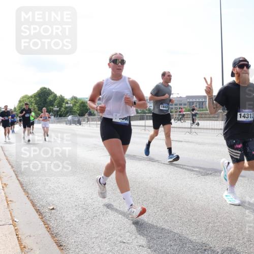29.06.2025 - hella hamburg halbmarathon Lena Gebhardt http://msf.ph/oto/8302157 29.06.2025 10:12:12 Lombardsbrücke 1062, 1328, 1790, 1850, 1992, 2661, 3262, 3363, 3746, 4453, 4499, 5176, 5379, 5597, 5598, 5605, 6822, 6871, 6966, 7474, 7571, 9191, 9253, 9254, 9405, 9428, 9705, 10042, 10409, 10685, 11507, 11509, 11525, 11537, 11581, 11917, 12473, 13171, 13177, 13542, 13958, 14060, 14196, 14313, 14384, 14863, 14868, 15137, 16379, 16976, 17638, 17774, 18261, 18395, 18429, 18655 meine-sportfotos.de