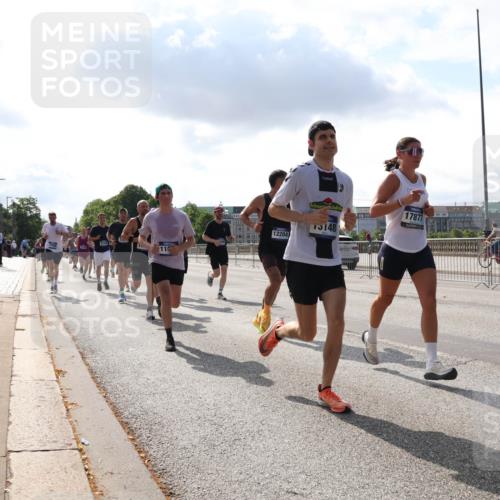 29.06.2025 - hella hamburg halbmarathon Lena Gebhardt http://msf.ph/oto/8302181 29.06.2025 09:47:04 Lombardsbrücke 11, 12204, 3148, 17877, 1002, 1053, 1396, 1407, 1411, 1577, 1910, 1959, 2228, 2243, 2563, 2774, 2836, 3005, 3790, 3935, 4740, 4944, 5048, 5152, 5193, 5660, 6032, 6305, 6473, 6683, 6915, 7080, 7466, 7622, 7628, 7831, 7867, 7972, 8312, 8323, 8366, 9376, 9508, 9519, 10477, 10771, 10927, 11055, 11304, 11370, 11661, 11898, 12204, 12447, 12899, 13148, 13199, 13493, 13494, 13729, 13771, 13972, 13991, 14069, 14310, 14385, 16811, 16957 meine-sportfotos.de