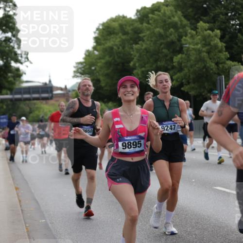 29.06.2025 - hella hamburg halbmarathon Jannik Wohlers http://msf.ph/oto/8302206 29.06.2025 10:37:23 Lombardsbrücke 1475, 1578, 1799, 1985, 2199, 2853, 3230, 3246, 5139, 5522, 5875, 6243, 6362, 7244, 7321, 7350, 7696, 8985, 9247, 9288, 9895, 10159, 10506, 10836, 11087, 11164, 11456, 11457, 11543, 11882, 12123, 12242, 12254, 12472, 12824, 13650, 14018, 15002, 15418, 15511, 16360, 16680, 17389, 17793, 17798, 18317, 18319 meine-sportfotos.de