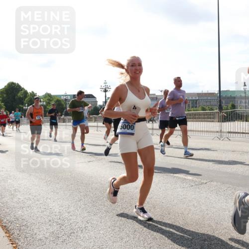 29.06.2025 - hella hamburg halbmarathon Lena Gebhardt http://msf.ph/oto/8302221 29.06.2025 09:59:41 Lombardsbrücke 133, 3279, 11844, 15000, 1517, 2432, 1319, 1334, 1366, 1595, 1642, 1834, 1914, 1955, 2282, 2348, 2364, 2391, 2432, 2630, 2676, 2910, 3112, 3279, 3668, 3836, 4426, 4467, 4772, 4837, 4839, 5015, 5134, 5277, 5299, 5457, 5458, 5465, 5492, 5866, 6174, 6201, 6202, 6414, 6415, 6416, 6587, 7037, 7129, 7130, 7395, 7833, 8330, 8509, 8520, 8542, 8652, 8846, 8929, 9142, 9488, 9903, 9907, 9922, 9984, 10020, 10031, 10266, 11039, 11568, 11844 meine-sportfotos.de