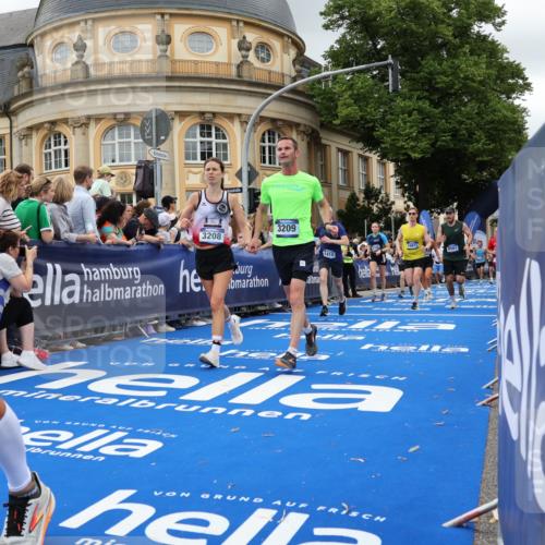 29.06.2025 - hella hamburg halbmarathon Strokosch-Dieckow http://msf.ph/oto/8302226 29.06.2025 10:54:07 Ziel 1151, 1410, 3177, 3208, 3209, 3898, 5638, 6082, 6084, 6294, 6356, 6443, 6581, 8390, 9032, 9791, 11499, 12213, 12379, 13033, 13397, 13794, 15169, 15524, 16780, 16871, 17348, 18308 meine-sportfotos.de