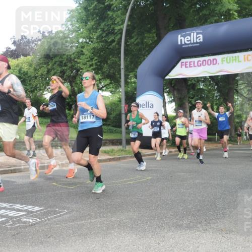 29.06.2025 - hella hamburg halbmarathon KatJ http://msf.ph/oto/8302252 29.06.2025 10:43:27 Zwischen KM18-KM19 1972, 2083, 2741, 2982, 2996, 4152, 4594, 4813, 5418, 7037, 7547 meine-sportfotos.de