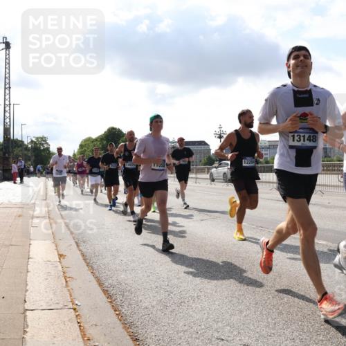 29.06.2025 - hella hamburg halbmarathon Lena Gebhardt http://msf.ph/oto/8302264 29.06.2025 09:47:04 Lombardsbrücke 3935, 14975, 1, 55, 12204, 4305, 13148, 17877, 1002, 1053, 1396, 1407, 1411, 1577, 1910, 1959, 2228, 2243, 2563, 2774, 2836, 3005, 3790, 3935, 4740, 4944, 5048, 5152, 5193, 5660, 6032, 6305, 6473, 6683, 6915, 7080, 7466, 7622, 7628, 7831, 7867, 7972, 8312, 8323, 8366, 9376, 9508, 9519, 10477, 10771, 10927, 11055, 11304, 11370, 11661, 11898, 12204, 12447, 12899, 13148, 13199, 13493, 13494, 13729, 13771, 13972, 13991, 14069, 14310, 14385, 16811, 16957 meine-sportfotos.de