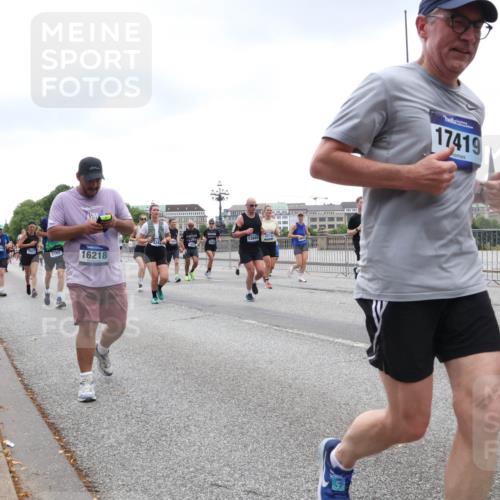29.06.2025 - hella hamburg halbmarathon Lena Gebhardt http://msf.ph/oto/8302325 29.06.2025 10:46:55 Lombardsbrücke 1073, 1185, 1286, 1363, 1371, 1375, 1593, 1607, 1608, 1720, 1837, 1961, 1999, 2162, 2211, 2320, 2327, 2537, 2555, 2556, 2665, 2697, 2981, 3277, 3406, 3407, 3469, 3734, 3823, 4202, 4239, 4296, 4342, 4355, 4483, 4604, 5111, 5114, 5700, 5796, 5953, 6124, 6161, 6485, 6496, 6740, 7073, 7303, 7412, 7430, 7431, 7767, 7827, 8131, 8477, 8486, 8551, 8553, 8684, 8706, 8967, 9691, 10230, 13969, 14261, 15852, 16882, 16987 meine-sportfotos.de